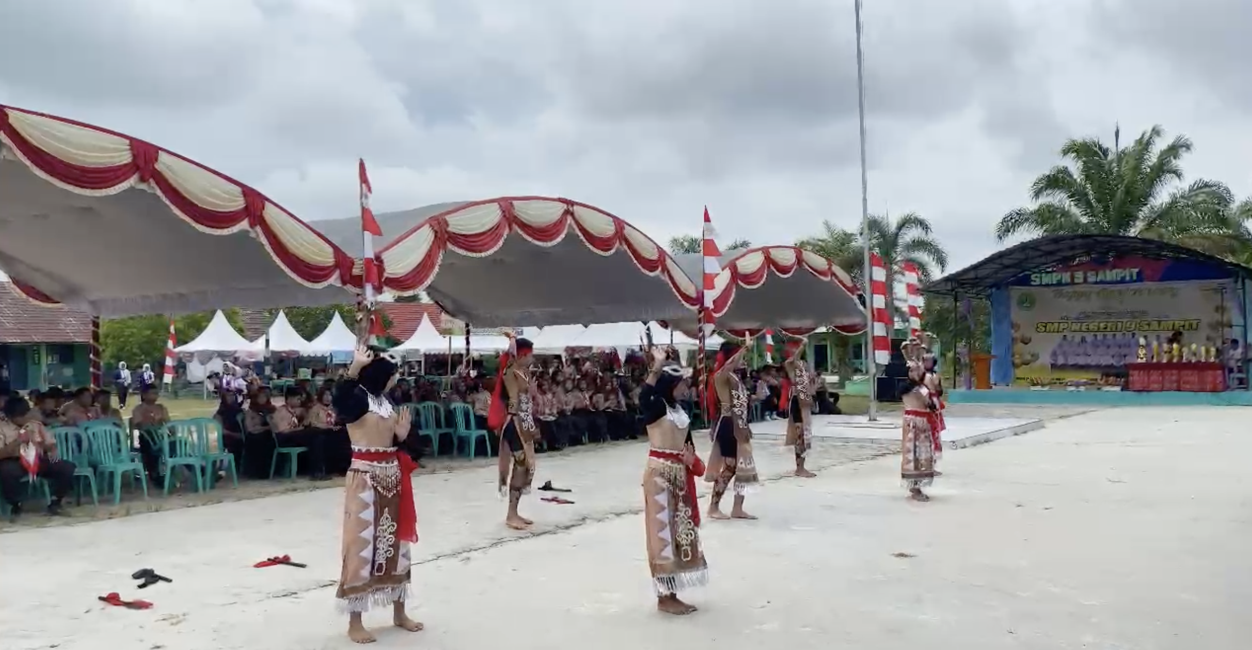 Ekstrakurikuler Tari Tradisional SMPN 9 Sampit