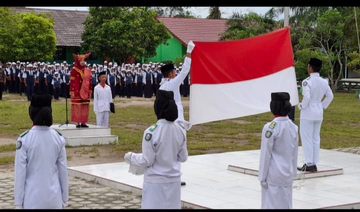 Upacara Bendera 17 Agustus di SMPN 9 Sampit